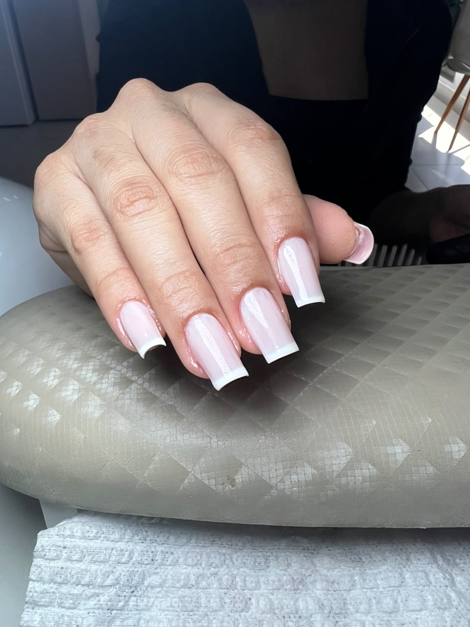 Francesinha amendoada em unhas de gel